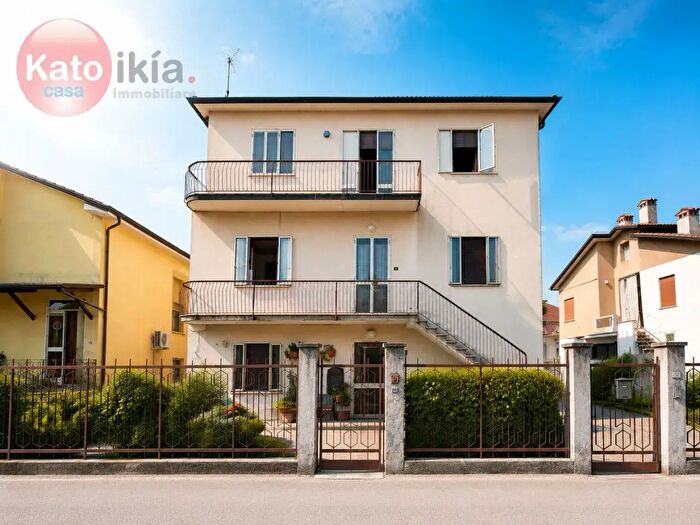 Appartamento trilocale in vendita in Via Quattro Novembre, Torri Di Quartesolo
