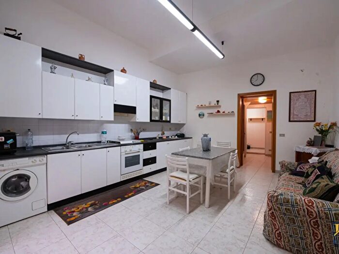 Appartamento trilocale in vendita in Via S Lorenzo, Chiaramonte Gulfi