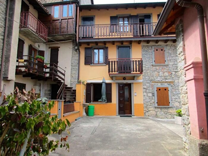 Casa quadrilocale in vendita in Via San Lorenzo, Capizzone