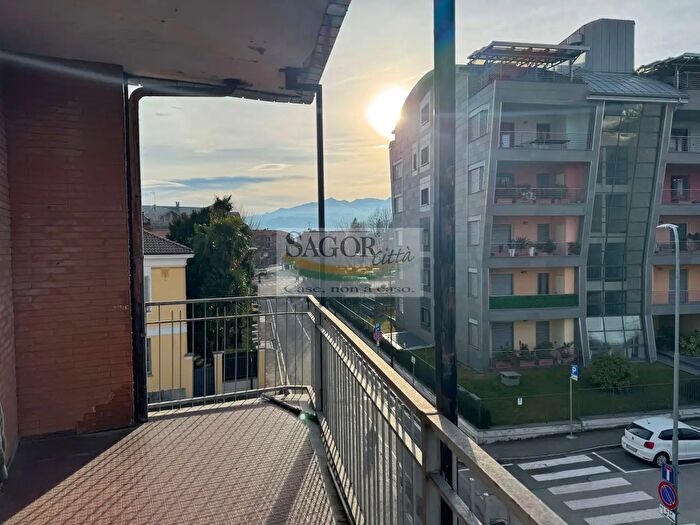 Casa con 10 locali in vendita in Via dei Mille, Pinerolo