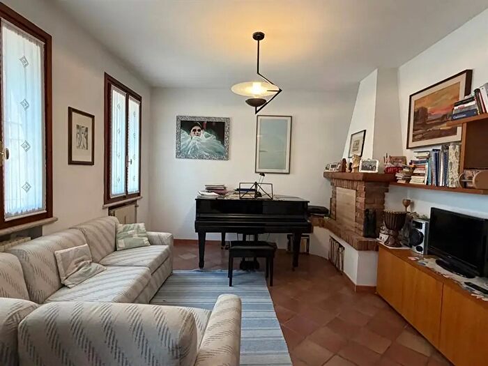 Casa quadrilocale in vendita in Via Cavour, Bagnolo San Vito