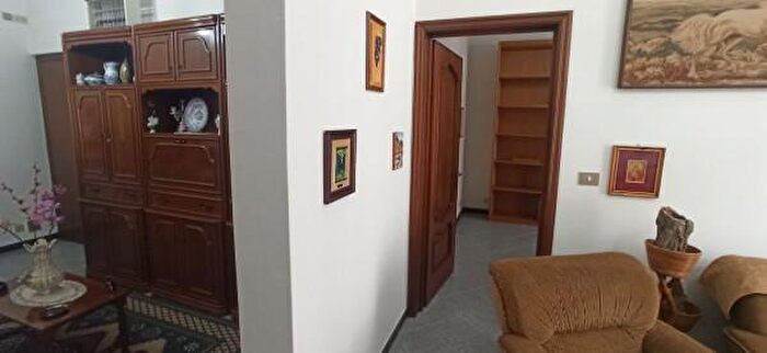 Appartamento con 6 locali in vendita in Via Tagliata, Savona