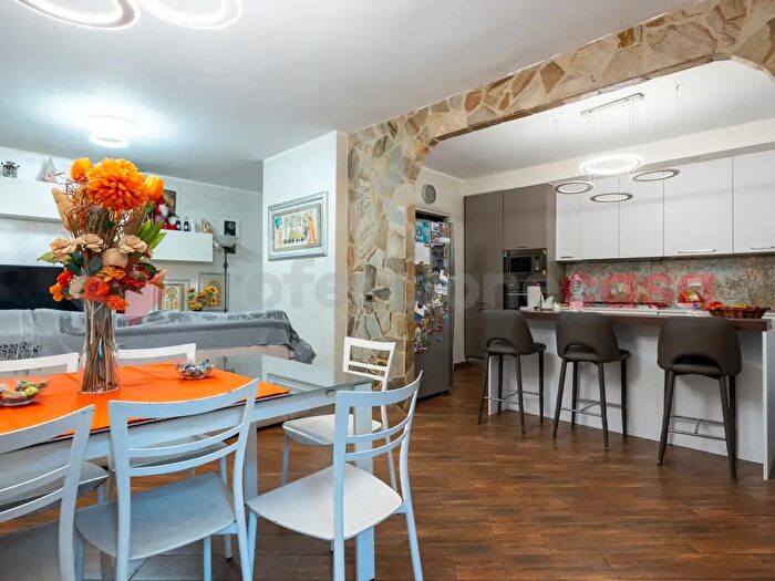 Casa con 5 locali in vendita in Via Monteprandrone, Roma