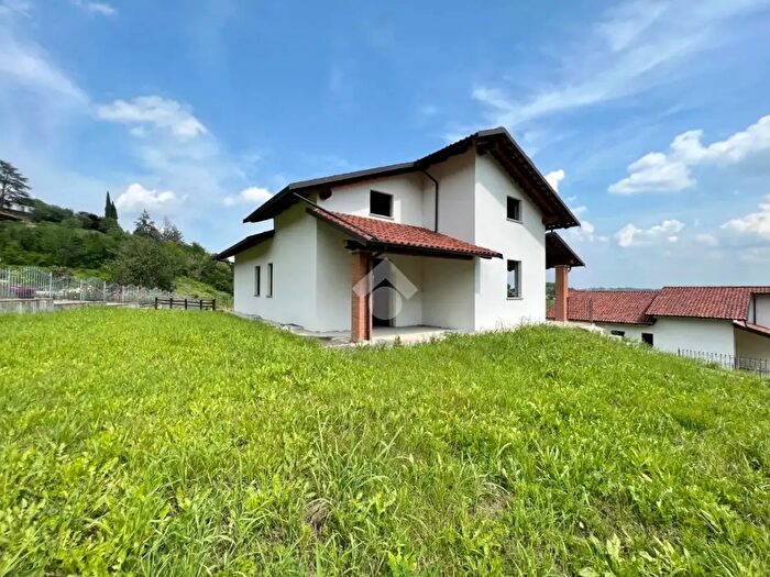 Casa con 5 locali in affitto in Via Mondo, Montechiaro DAsti