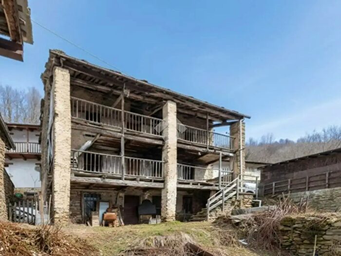 Casa con 6 locali in vendita in Località Marchetti, Angrogna