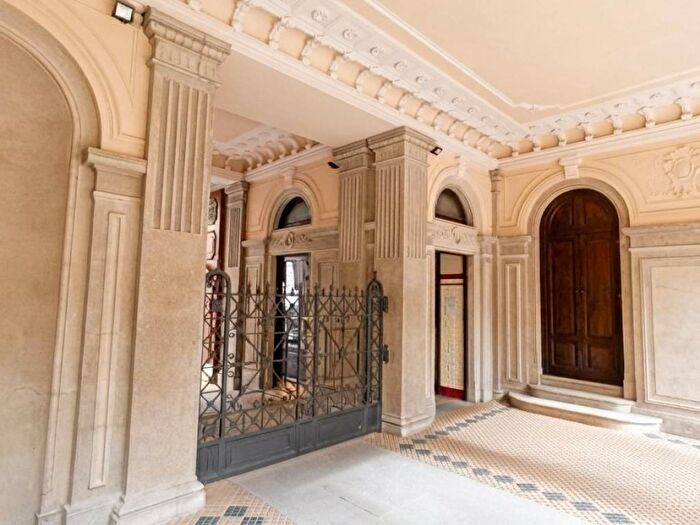 Appartamento quadrilocale in affitto in Via Spartaco, Montenero, Milano