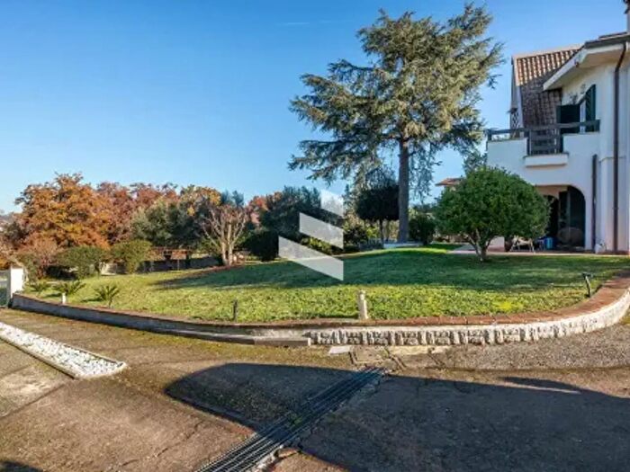 Casa con 6 locali in vendita in Via Monte Porcino, Riano