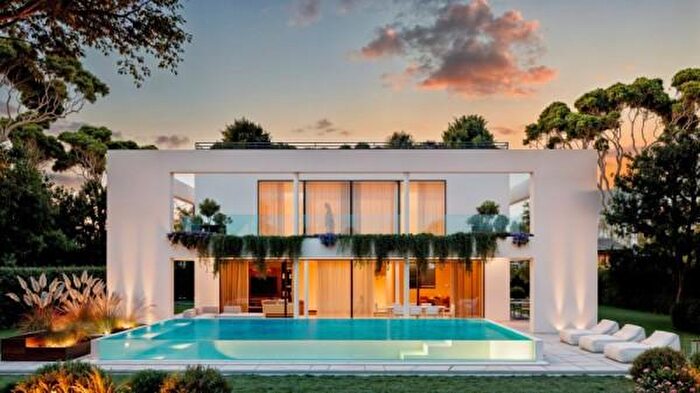 Casa con 6 locali in vendita in Forte Dei Marmi