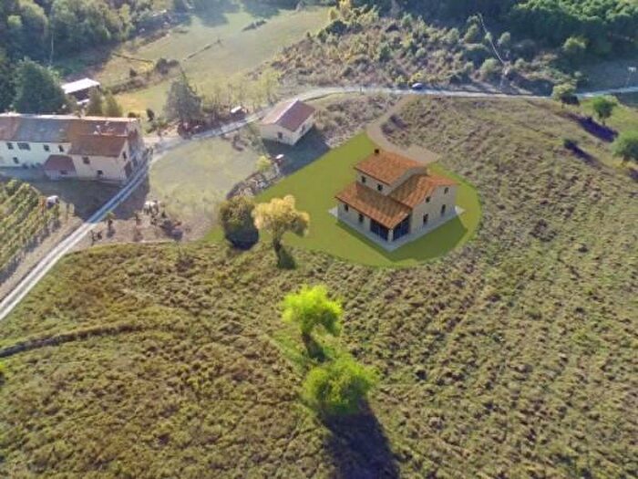 Casa con 5 locali in vendita in Bucine