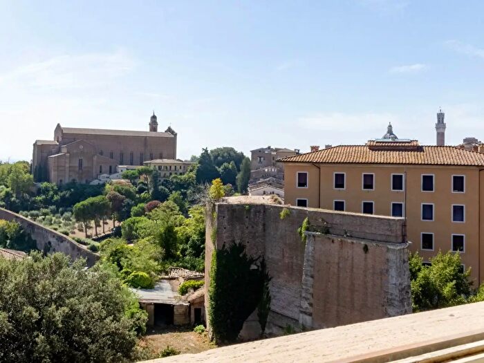 Appartamento quadrilocale in vendita in Siena