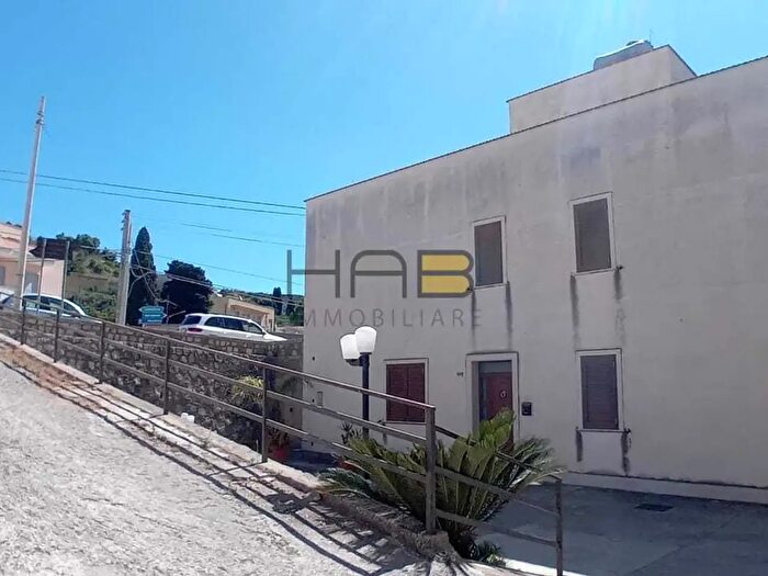 Casa con 5 locali in vendita in Via Simone Catalano, Valderice