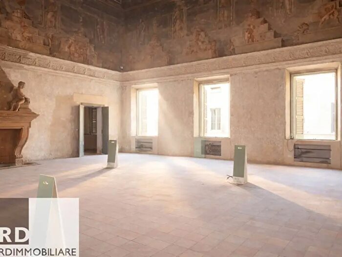 Appartamento con 8 locali in vendita in Mantova