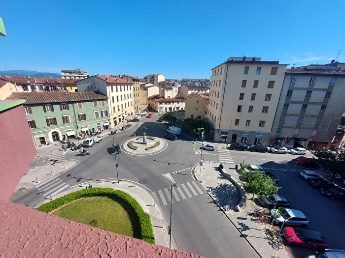 Appartamento con 6 locali in vendita in Piazza di San Jacopino, Firenze