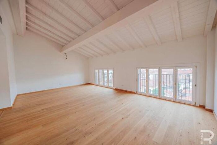 Appartamento quadrilocale in vendita in Viale Novembre, Montecatini Terme