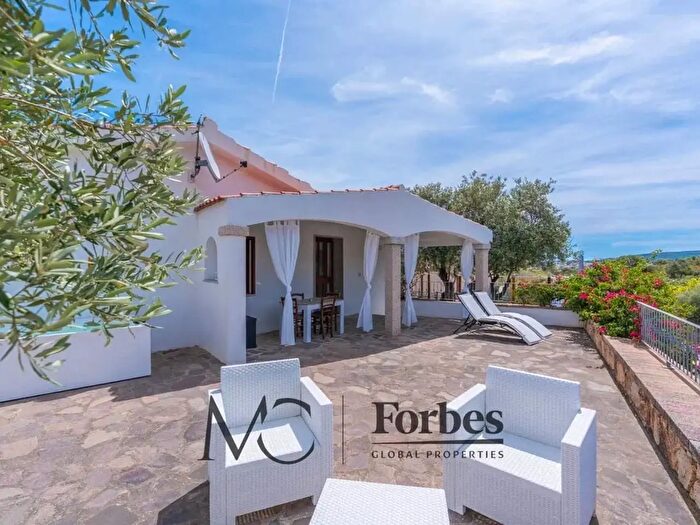 Casa con 5 locali in vendita in San Teodoro