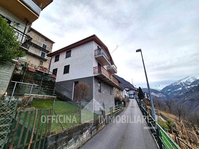 Appartamento con 5 locali in vendita in Via Roma, Bema