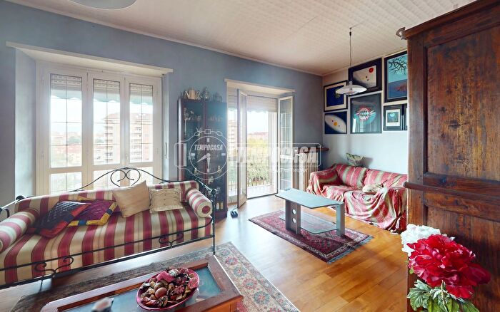 Appartamento con 6 locali in vendita in Piazza Conti di Rebaudengo, Torino