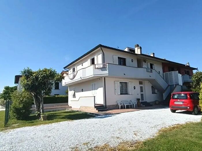 Casa con 12 locali in vendita in Fucecchio