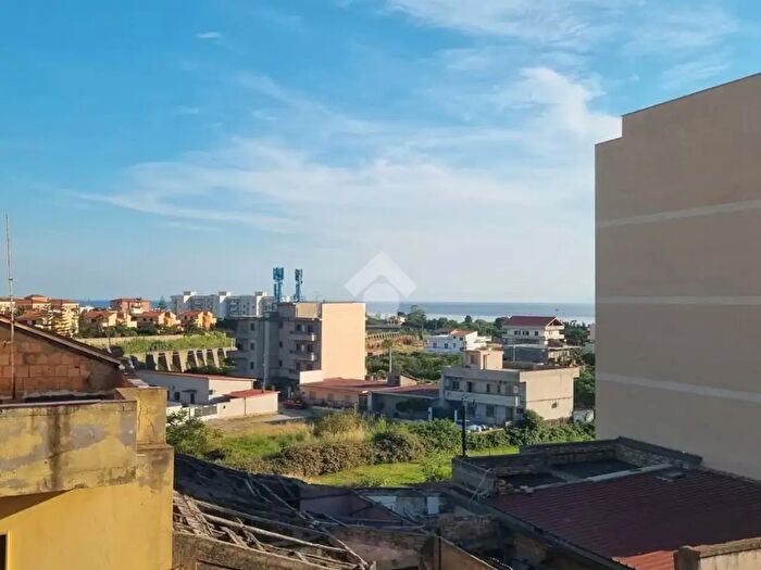 Casa con 6 locali in vendita in Via Nazionale Bolano, Reggio Calabria