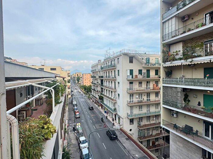 Appartamento con 5 locali in affitto in Via Michelangelo Schipa, Piazza Amedeo Parco Margherita, Napoli