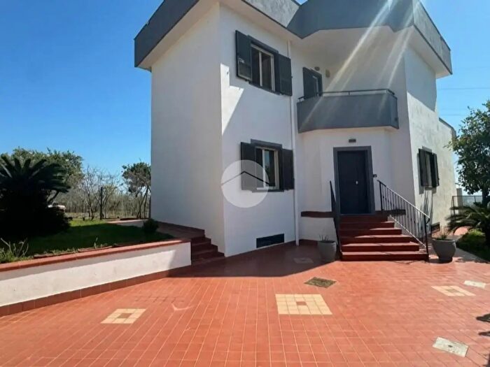 Casa con 7 locali in vendita in Via Monterusso, Pozzuoli