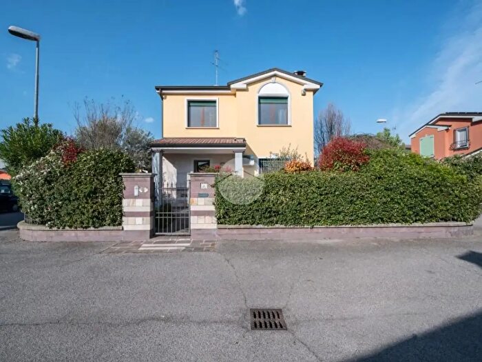 Casa con 5 locali in vendita in Via Ugo Celada, Borgo Virgilio