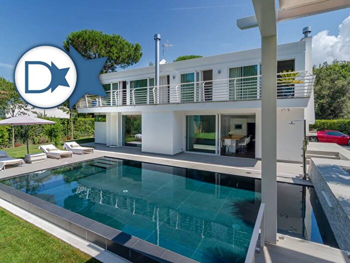 Casa con 6 locali in affitto in Via delle Macchie, Ronchi Poveromo, Massa