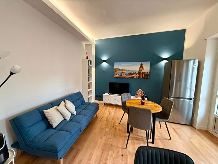 Appartamento trilocale in vendita in Via Perosa, Torino