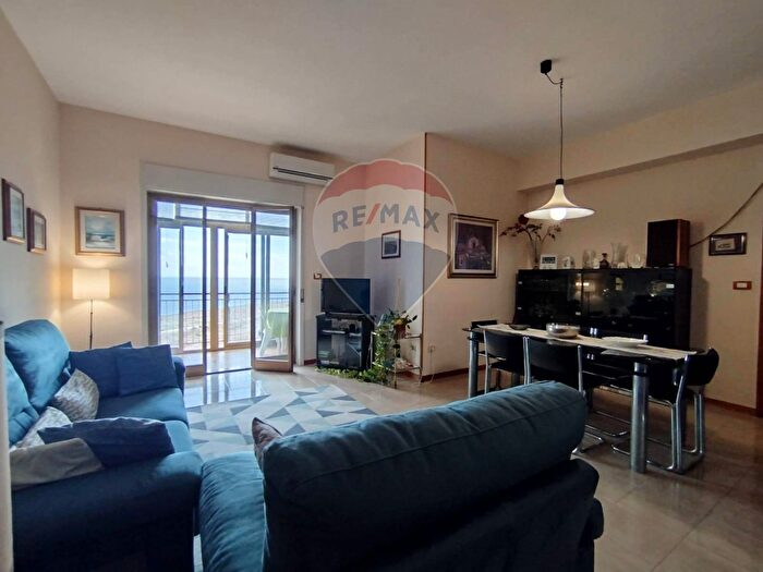 Appartamento con 6 locali in vendita in Via Luigi Cassia, Siracusa