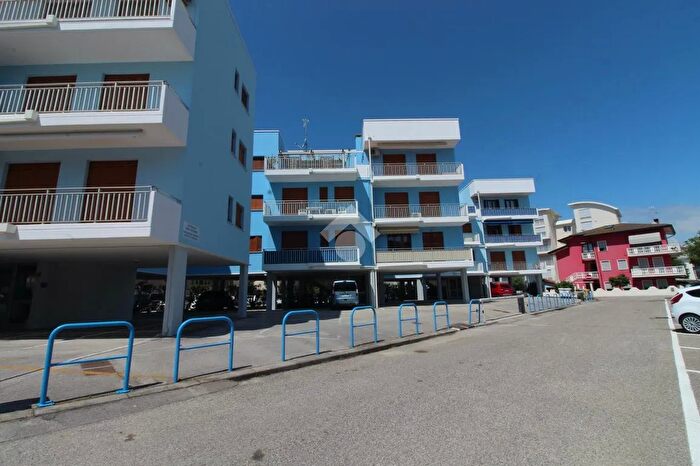 Appartamento trilocale in vendita in Via Timavo, Caorle