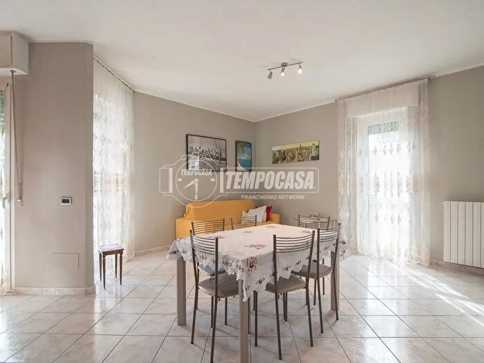 Appartamento trilocale in vendita in Via per Trezzo, Vaprio DAdda