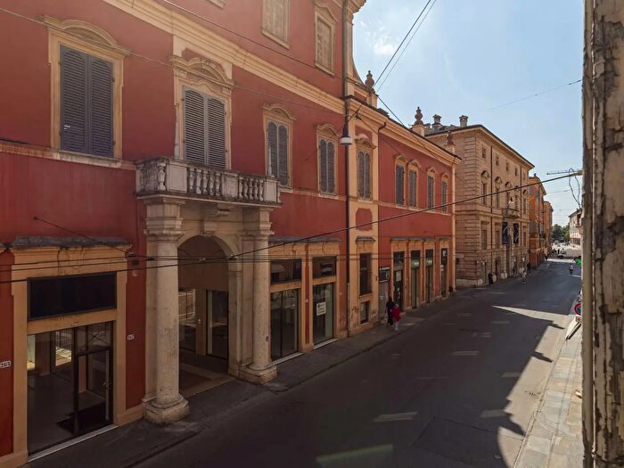 Appartamento con 5 locali in vendita in Modena