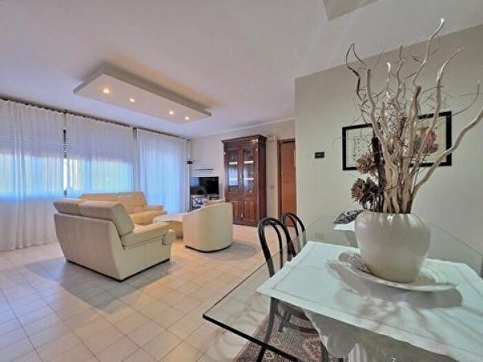 Appartamento quadrilocale in vendita in Via Marco Ulpio Traiano, Milano