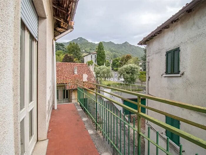 Casa con 6 locali in vendita in Via San Bernardino, Galbiate