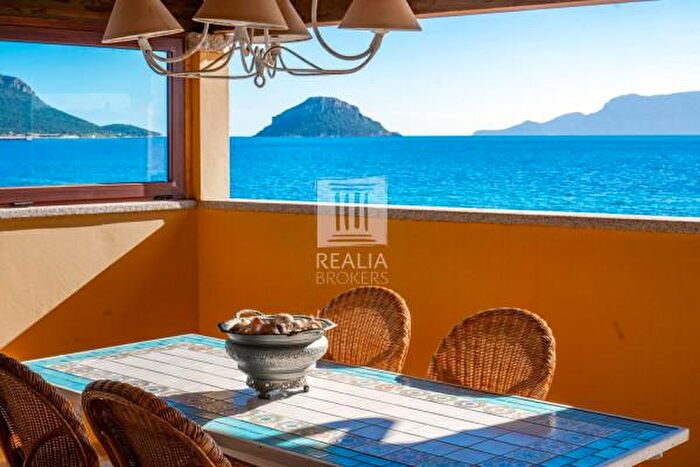 Appartamento trilocale in vendita in Via delle Sabine, Golfo Aranci