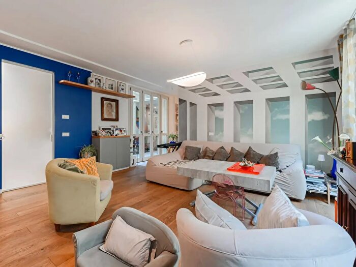 Appartamento trilocale in vendita in Via Melegnano, Milano