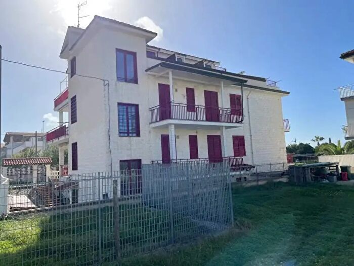 Appartamento trilocale in vendita in Viale dei Cantieri Navali, Castellabate