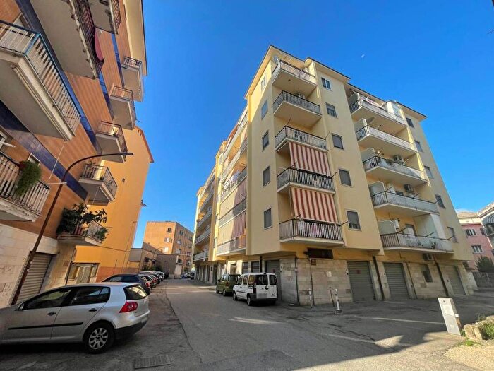 Appartamento con 5 locali in affitto in Via Torre della Catena, Centro Storico, Benevento