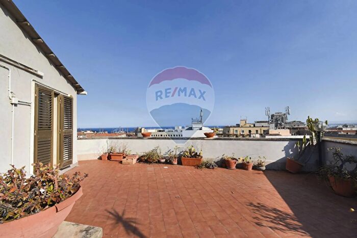 Appartamento con 6 locali in vendita in Via Andrea Costa, Catania