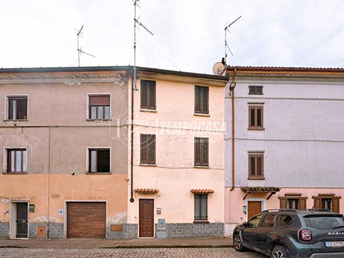 Casa quadrilocale in vendita in Piazza Volontari del Sangue, Centro, Pieve San Giacomo