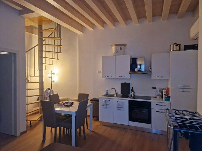 Appartamento trilocale in affitto in Via Michelangelo Buonarroti, Amendola Buonarroti, Milano