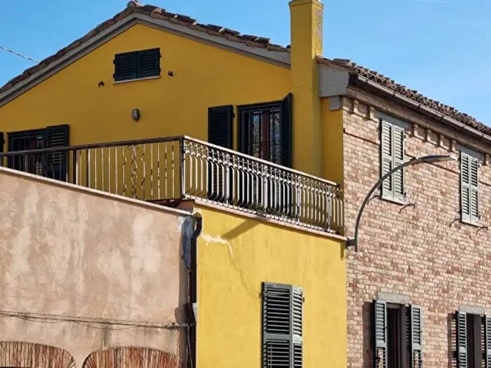Casa con 5 locali in vendita in Via San Serafino da Montegranaro, Loro Piceno