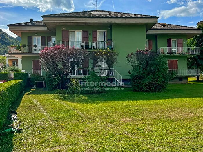 Appartamento trilocale in vendita in Via Lungolago Italia, Idro
