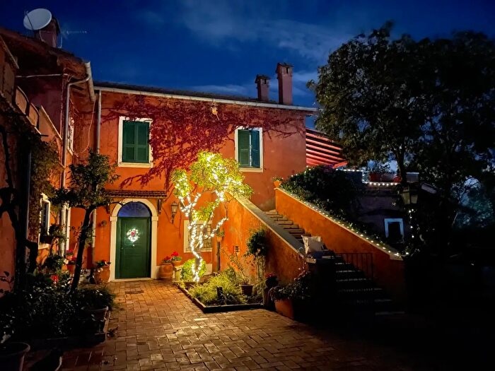 Casa con 7 locali in vendita in Clivo delle Case Basse, Roma