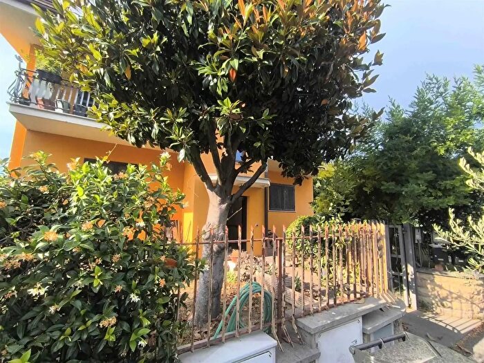 Appartamento quadrilocale in vendita in Via Cossombrato, Roma