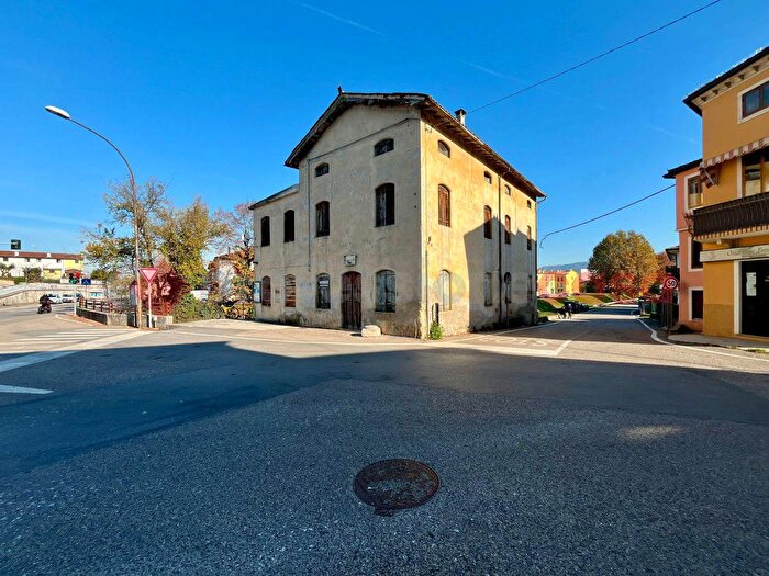 Casa con 8 locali in vendita in Via Bisognin a, Sarego