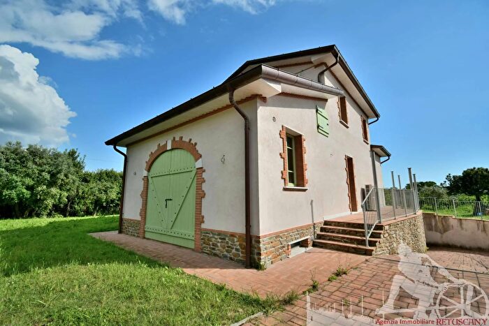 Casa con 6 locali in vendita in Pietrasanta