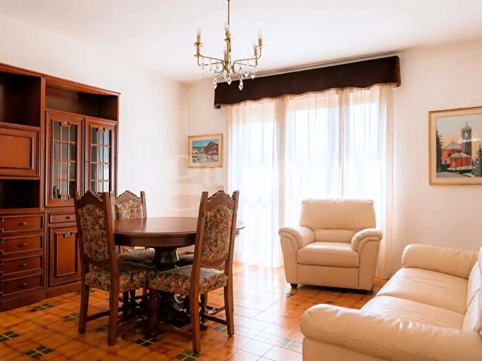 Appartamento quadrilocale in vendita in Via Vittorio Zanon, Belluno
