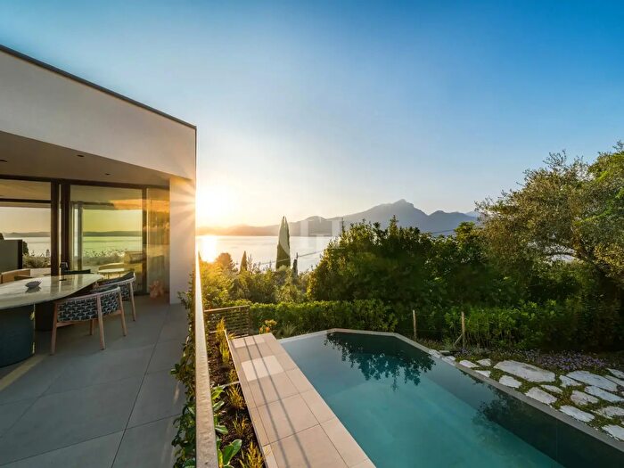 Casa quadrilocale in vendita in Torri Del Benaco