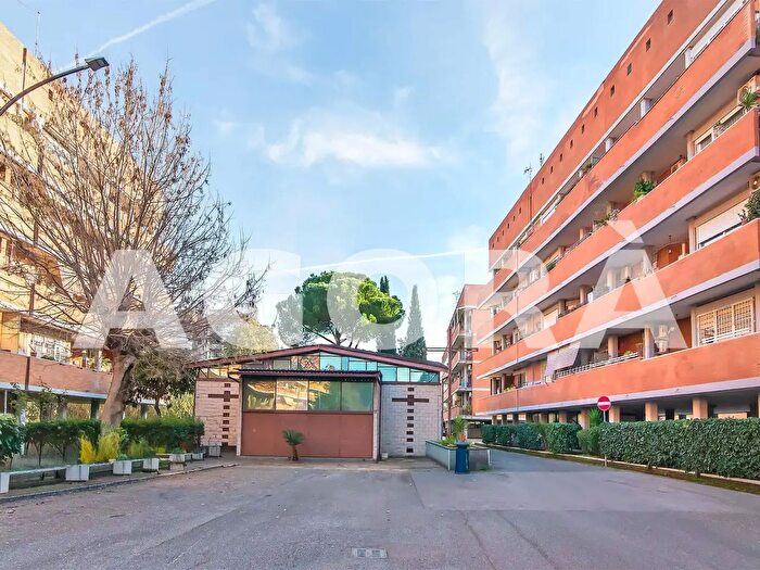 Appartamento quadrilocale in vendita in Via Efrem Reatto, Roma